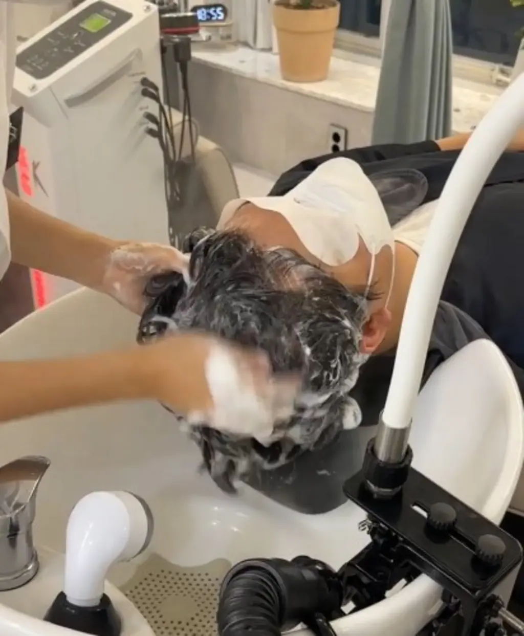 hair_salon_shampoo_treatment_29573