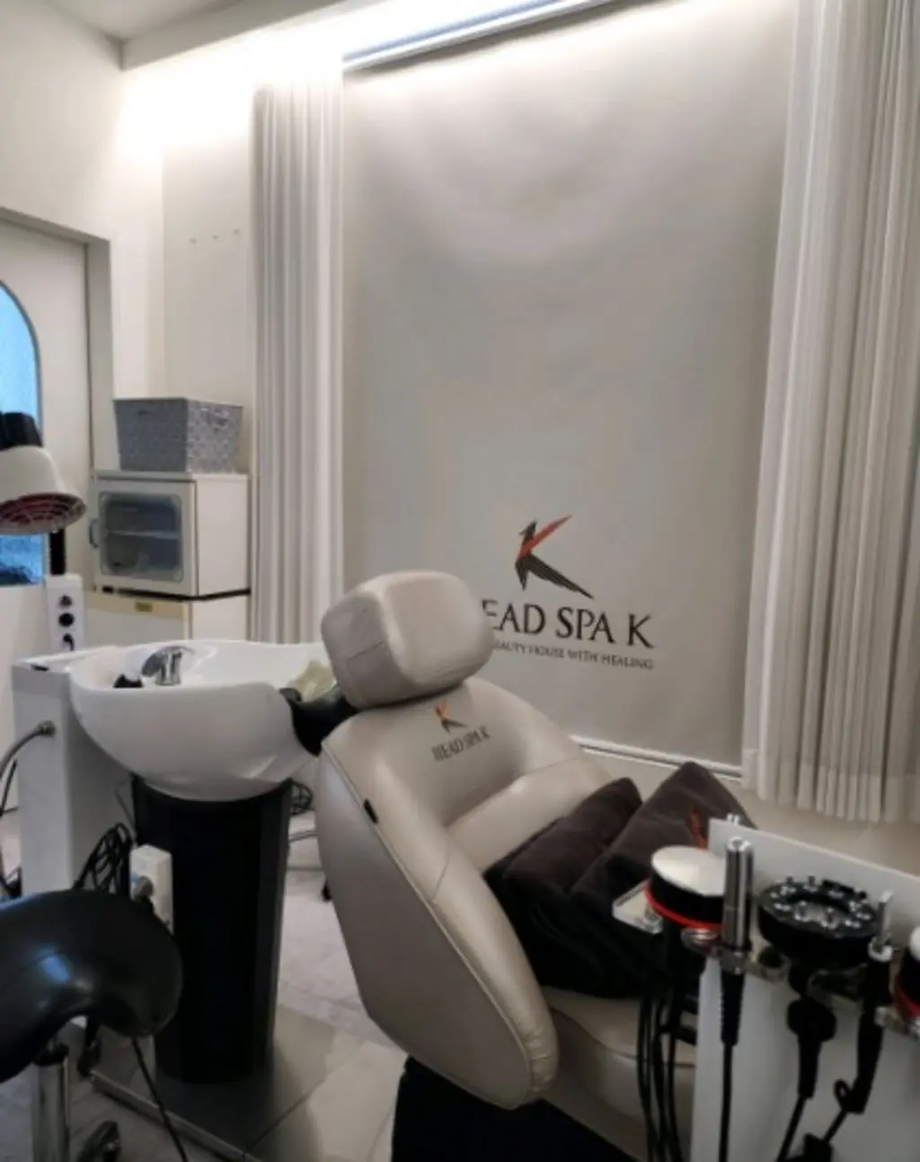 head_spa_chair_salon_interior_92745