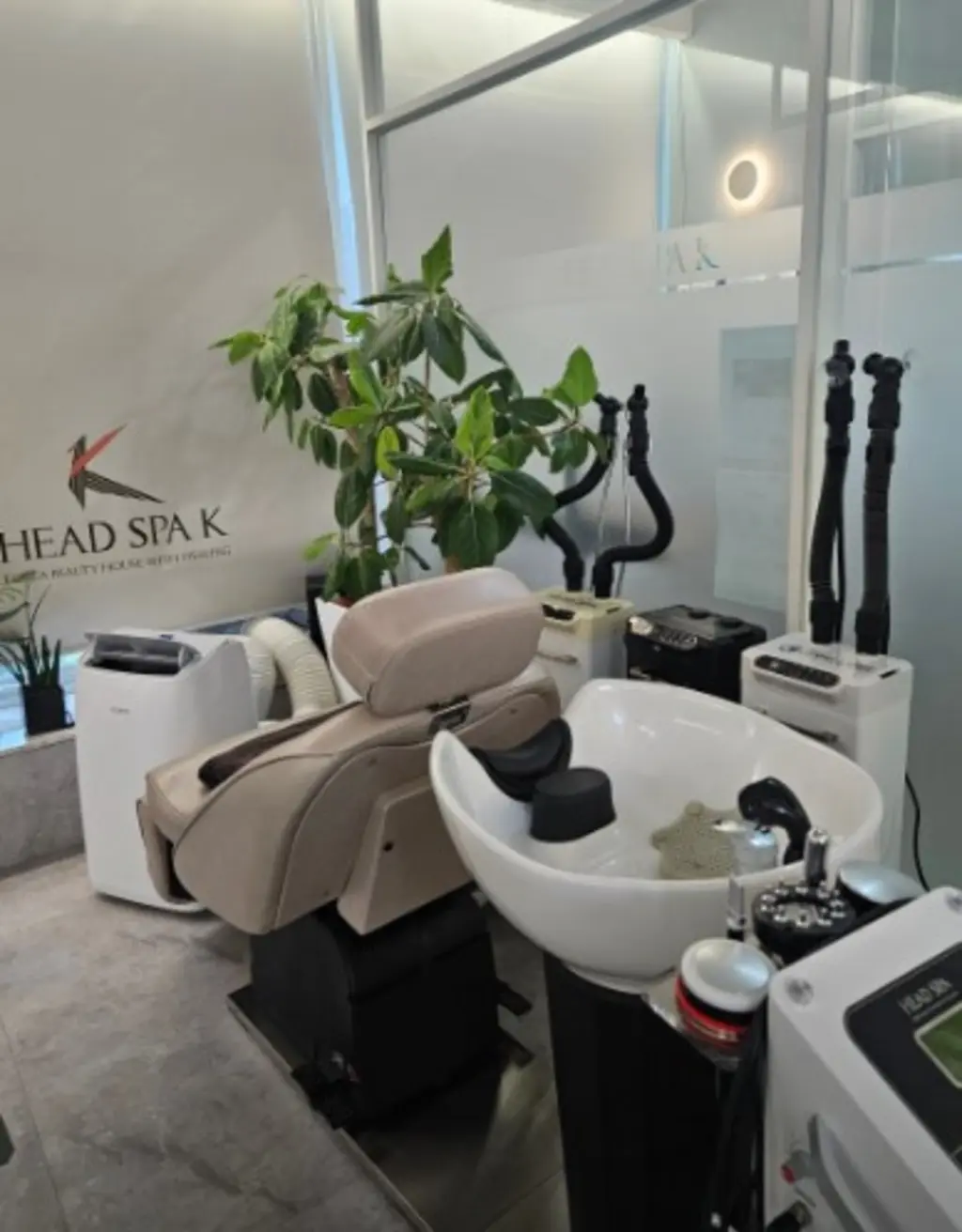 head_spa_chair_treatment_room_92857